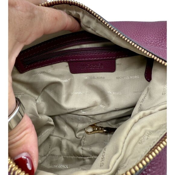 Michael Kors Raven Medium Messenger Bag in Plum - Picture 3 of 7